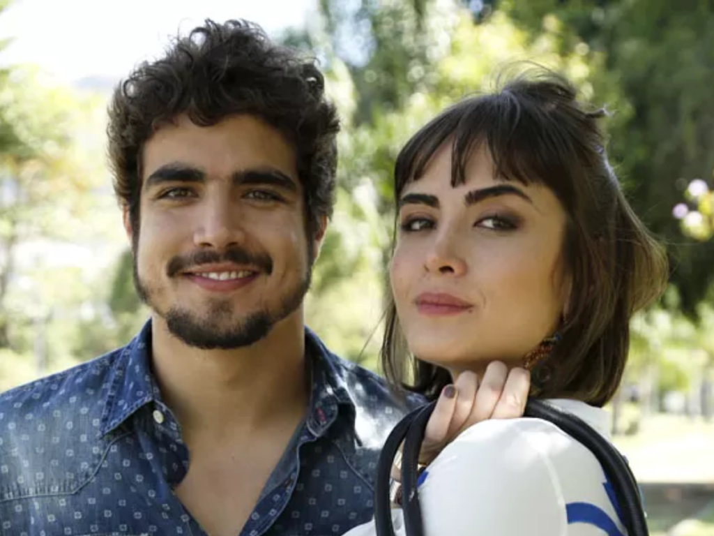 Maria Casadevall relembra namoro com Caio Castro: “Pressão”