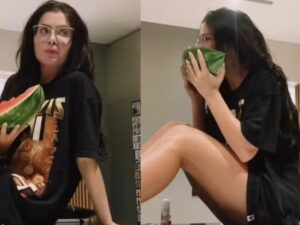 Jade Picon come sentada na pia e explica “Me traz nostalgia”