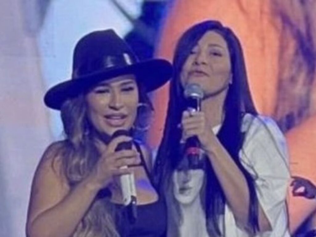 Simone e Simaria cantam juntas após quase 2 anos da separação