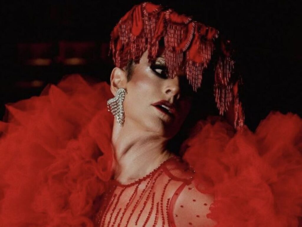 De lingerie, Reynaldo Gianecchini aparece montado de drag queen