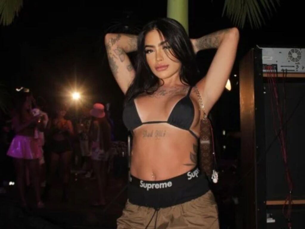 Assista: MC Mirella ignora pedido de fã que viajou 400km para vê-la
