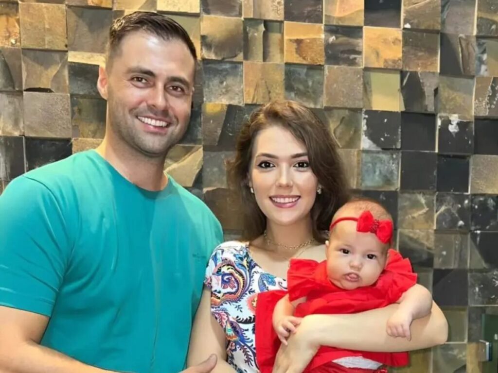 Pais e bebê morrem em acidente com micro-ônibus no Paraná