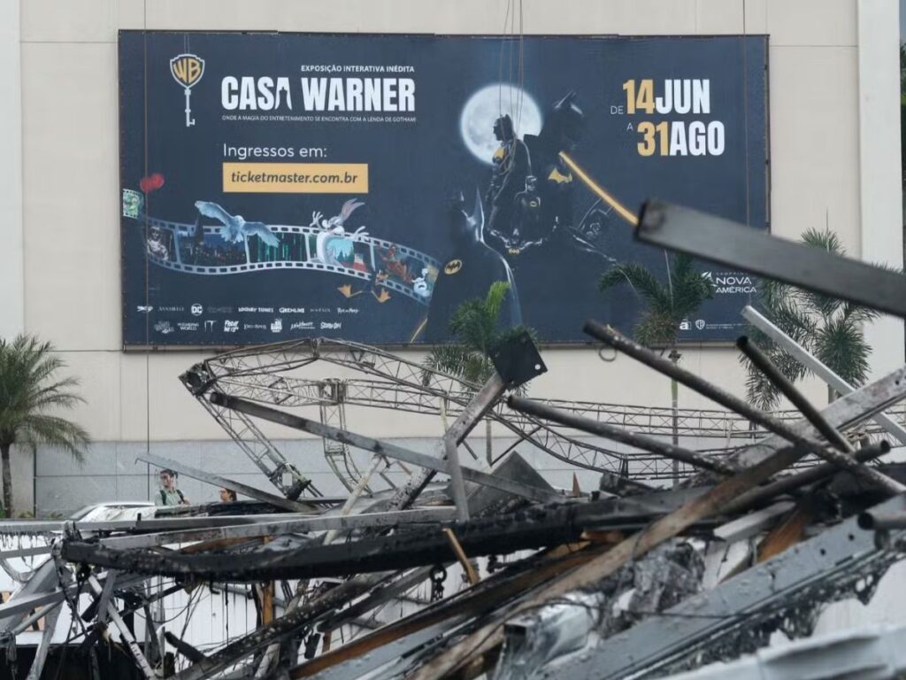 Incêndio na Casa Warner: saiba os itens originais que foram destruídos pelo fogo