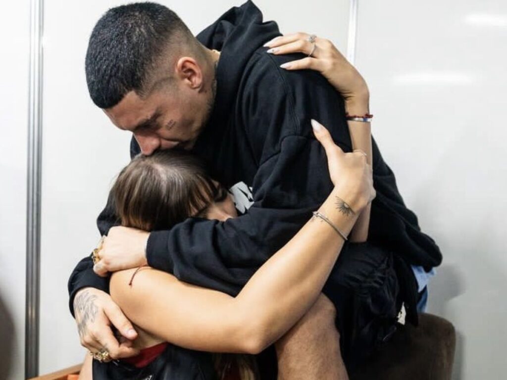 Sem a namorada, Filipe Ret manda recado durante show “Tô com saudade”: assista