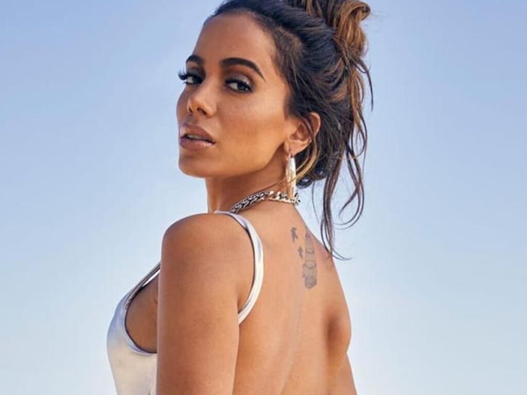 Anitta explica significado de tatuagem após confusão: “O que vocês acham?”