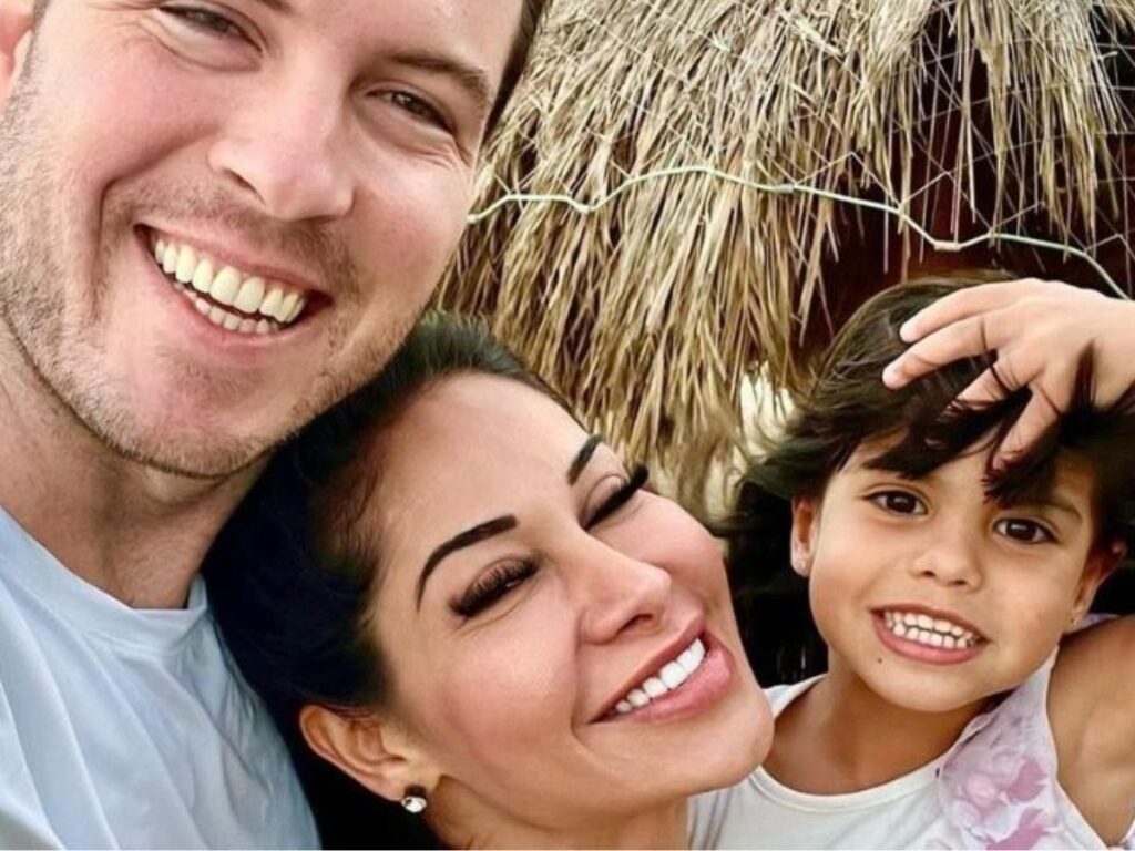 Maíra Cardi ensina filha a fazer bolos para vender: “Fazer dinheiro”