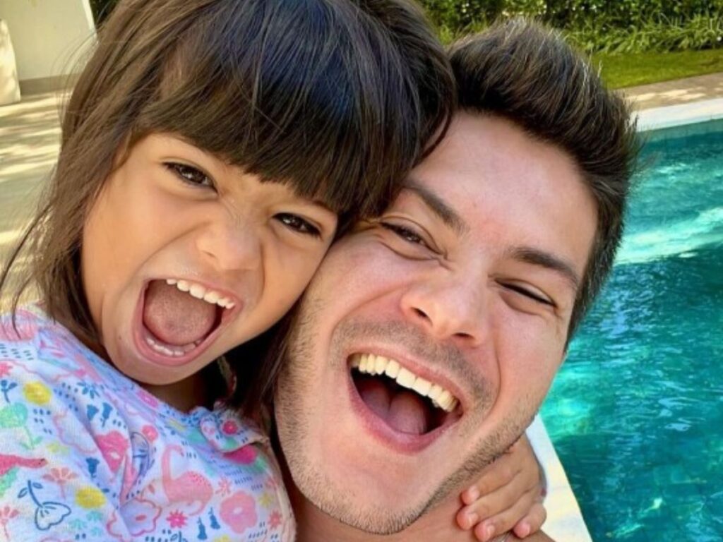 Arthur Aguiar responde Maíra Cardi sobre filha: “Não aprendeu na minha casa”