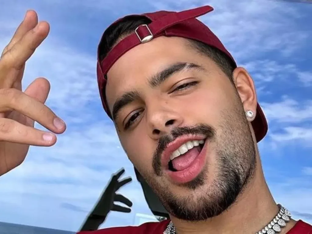 Pedro Sampaio relata susto em avião