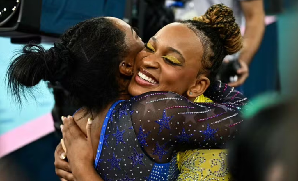 Simone Biles E Rebeca Andrade (foto Loic Venance Afp)