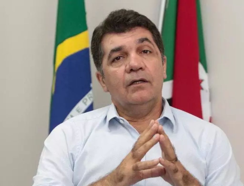 Prefeito que demitiu professor gay (Foto: Reprodução/redes sociais)