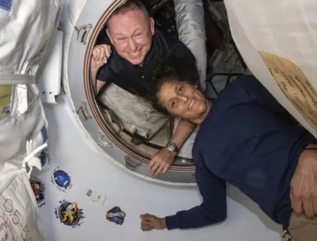 Astronautas Presos Espaço (3)