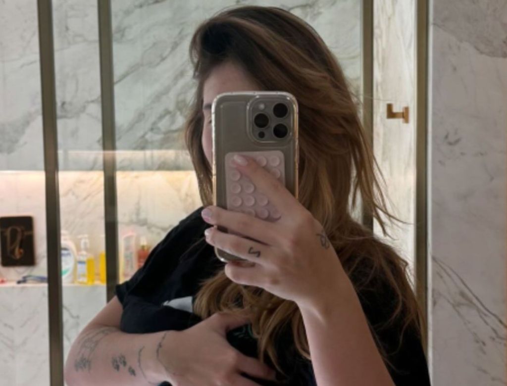 Virginia mostra barriga pós-parto