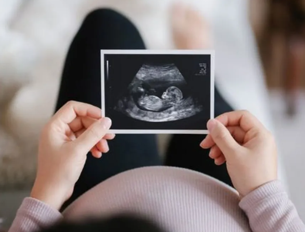 Médico é suspeito de fazer aborto em namorada grávida de 4 meses (Foto Reprodução Redes Sociais)