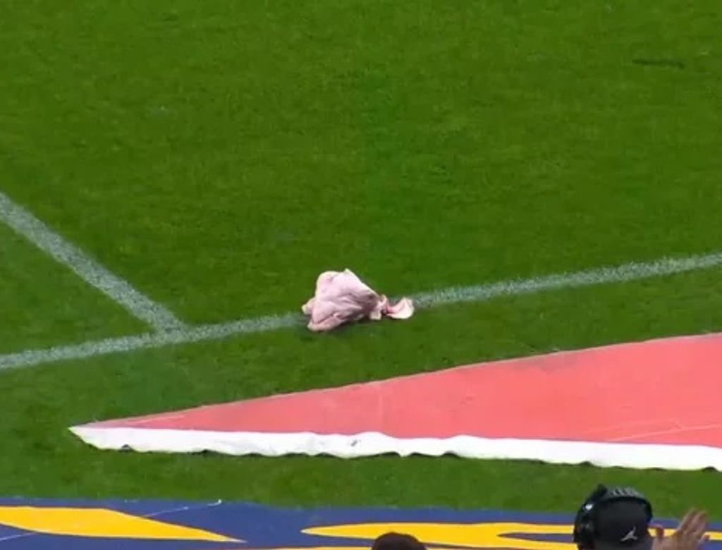 Cabeça De Porco Atirada Ao Campo No Derby Hoje V0 Zyz0orl30zyd1