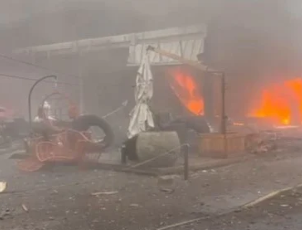 Avião cai em cima de loja no RS (Foto Reprodução Redes Sociais)