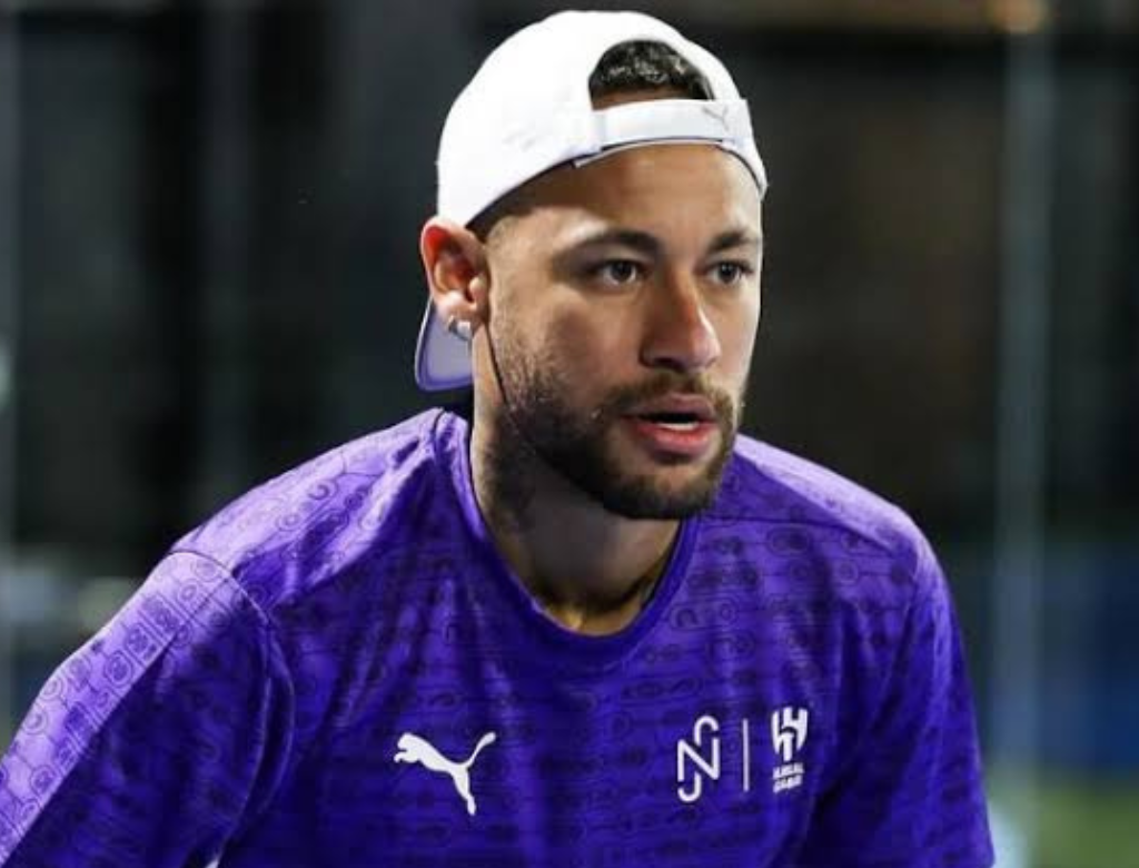 Web reclama de marcação intensa em Neymar no jogo do Santos