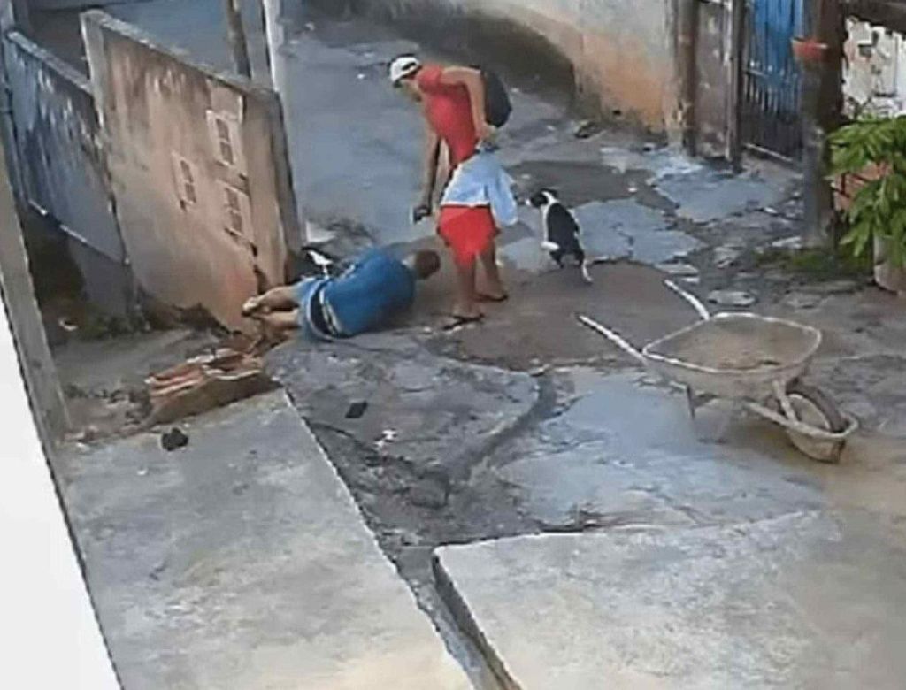1 Policial Cumprimenta Assassino E E Morto A Tiros 46062818(1)