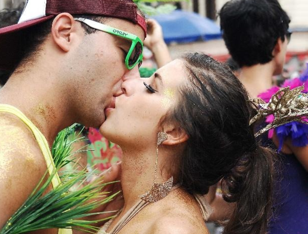 Beijo No Carnaval (foto Reprodução Redes Sociais)