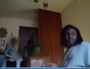 Criança liga para polícia e pede que mãe seja presa por motivo inusitado (Foto Reprodução Redes Sociais)