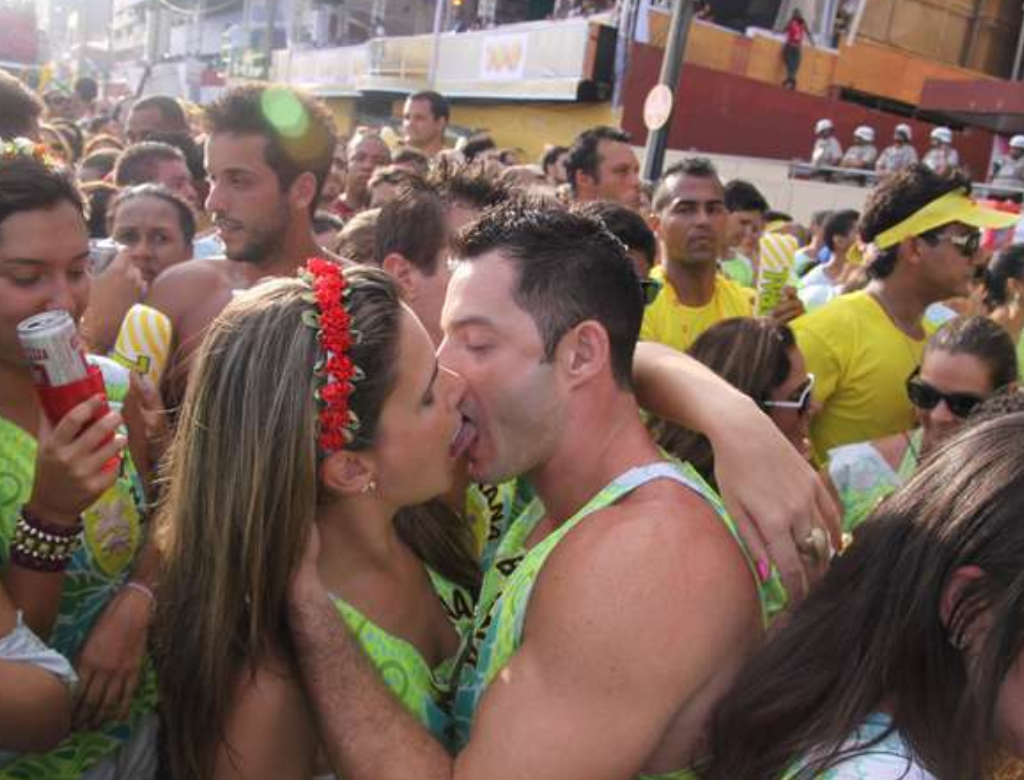 Beijo no Carnaval (Foto Reprodução Redes Sociais)
