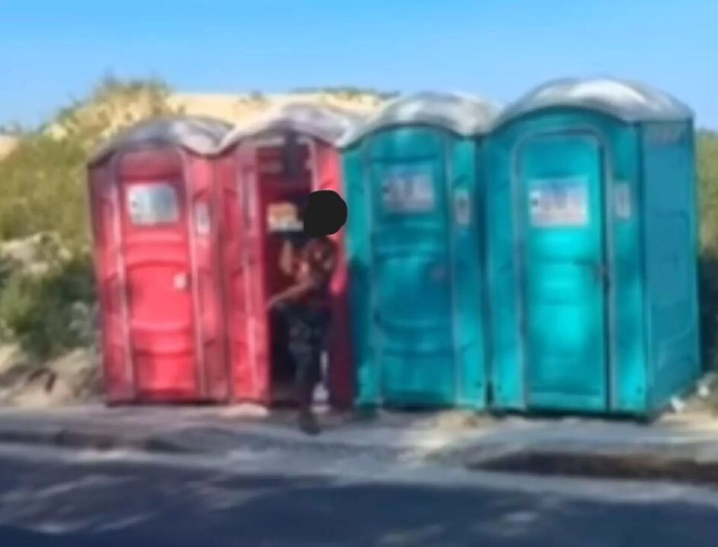 Vendedor De Churros E Flagrado Saindo De Banheiro Quimico Com Bandeja No Litoral Norte E Video Viraliza No Pais Www.studio.tv.br 06 03 2025 21 03 25(1)