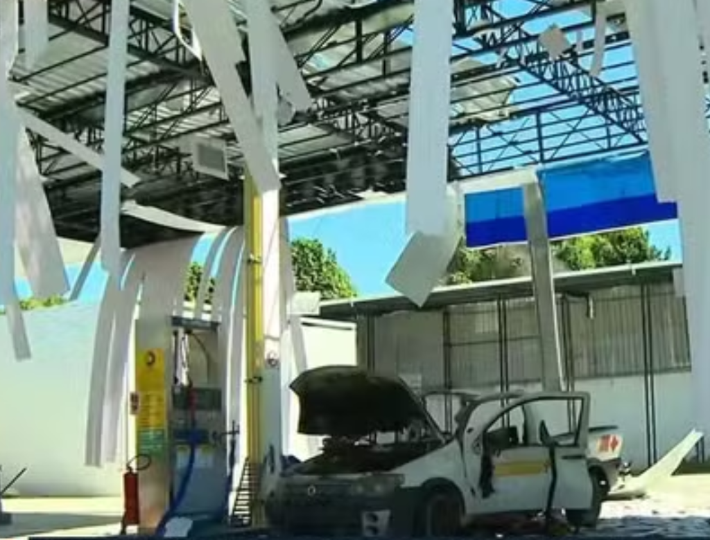 Carro Explode Em Posto De Combustíveis E Deixa Quatro Feridos (foto Reprodução Redes Sociais)