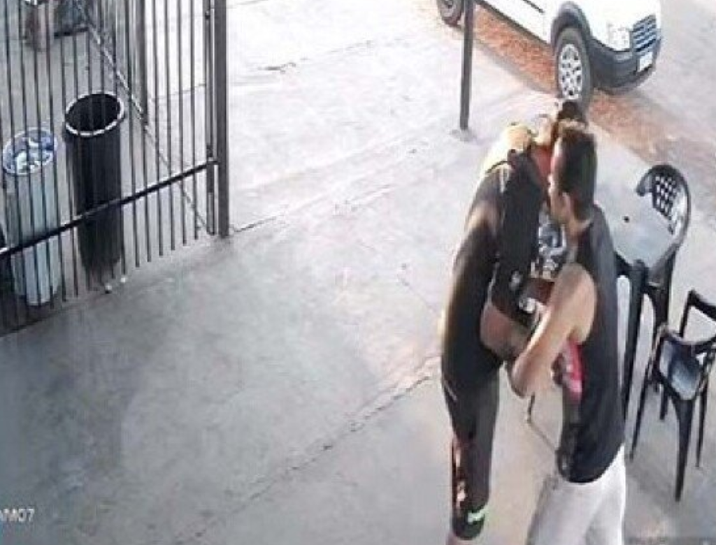 Integrante de grupo de pagode morre após ser esfaqueado em bar
