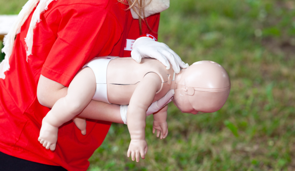 Bombeiros Compartilham Dicas De Como Salvar A Vida De Um Bebe Em Um Minuto 684feeb4836f5