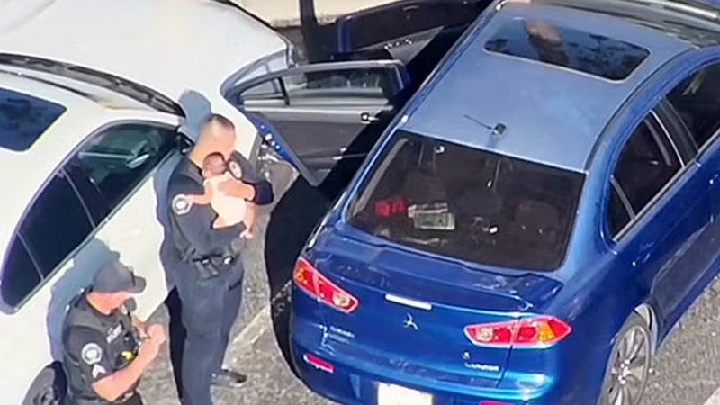 Video Bebe E Resgatado Apos Ser Deixado Dentro De Carro Sob Calor De 43o Widelg