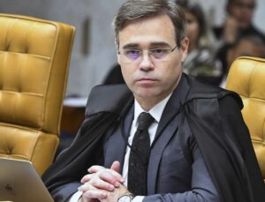 Mendonça nega pedido do PT e mantém no ar vídeo de Flávio Bolsonaro gerado por IA