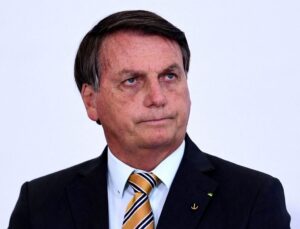 PF aponta omissão de Bolsonaro sobre repasses a Eduardo e Michelle