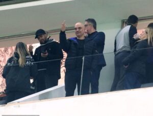 Alexandre de Moraes mostra dedo do meio durante clássico entre Corinthians e Palmeiras; veja!