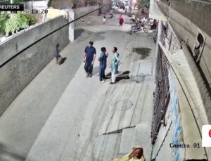 Leão pula muro e ataca mulher e duas crianças; veja VÍDEO