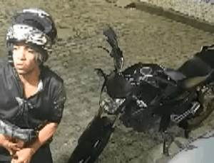VÍDEO: bandido rouba moto de entregador, revela motivo e combina local para devolução