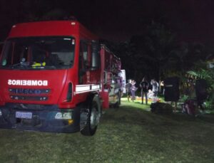 Jovem é resgatado após sofrer queda durante escalada no litoral de SP