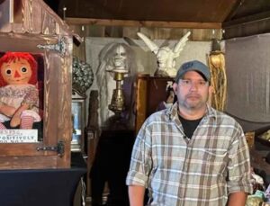 Investigador paranormal Dan Rivera morre durante turnê da boneca Annabelle