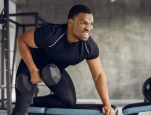 Conheça 5 exercícios isométricos fundamentais para ganhar força muscular