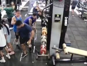 Jovem de 21 anos é agredido com barra de ferro dentro de academia; veja vídeo