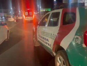 Idosa de 68 anos, filho e neto são atropelados em avenida; veja VÍDEO