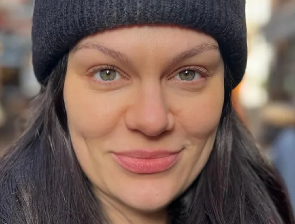 Após cirurgia, Jessie J revela como descobriu câncer de mama