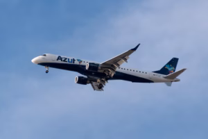 Voo da Azul muda rota e faz pouso de emergência após ameaça de bomba