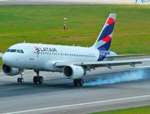 Ativista cadeirante denuncia cárcere privado e maus-tratos em voo da Latam; Veja vídeo
