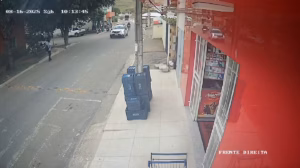 Homem morre após parar viatura e esfaquear policial; Veja vídeo