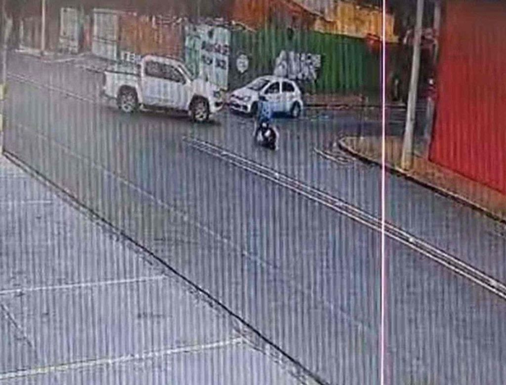Motociclista morre atropelada por caminhonete de sargento da PM; veja vídeo