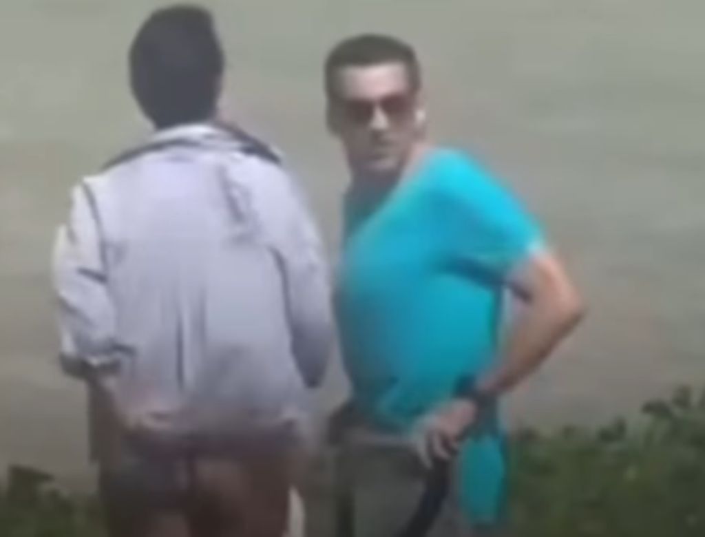 Casal flagrado na praia (Foto: Reprodução Instagram)