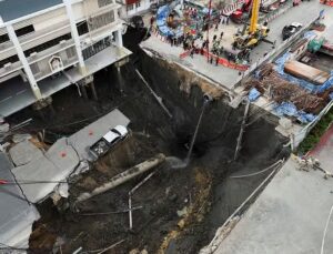 Cratera gigante se abre em avenida movimentada de Bangkok; veja vídeo