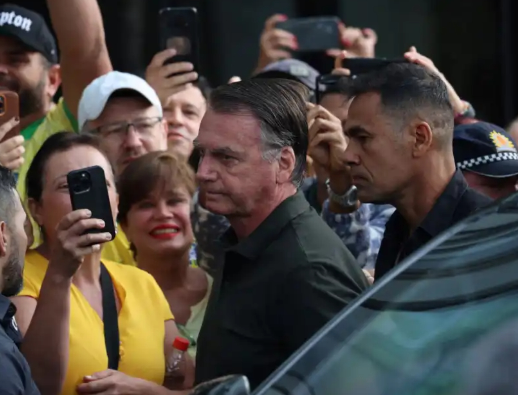Jair Bolsonaro em ida a hospital (Foto: Reprodução)