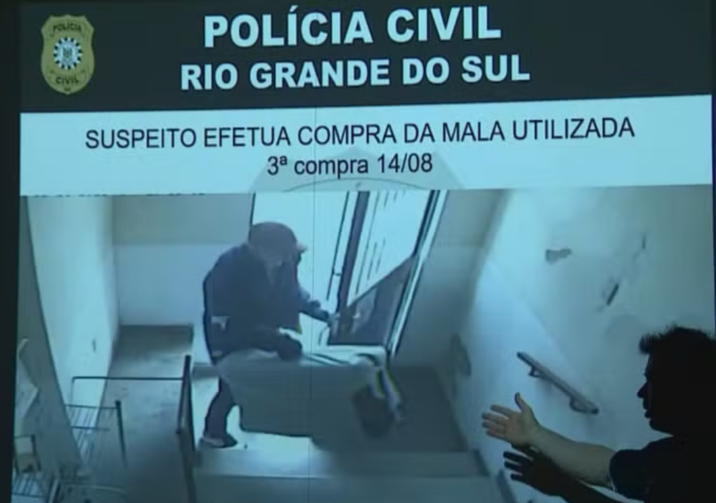 Suspeito compra mala (Foto: Reprodução/Polícia Civil)