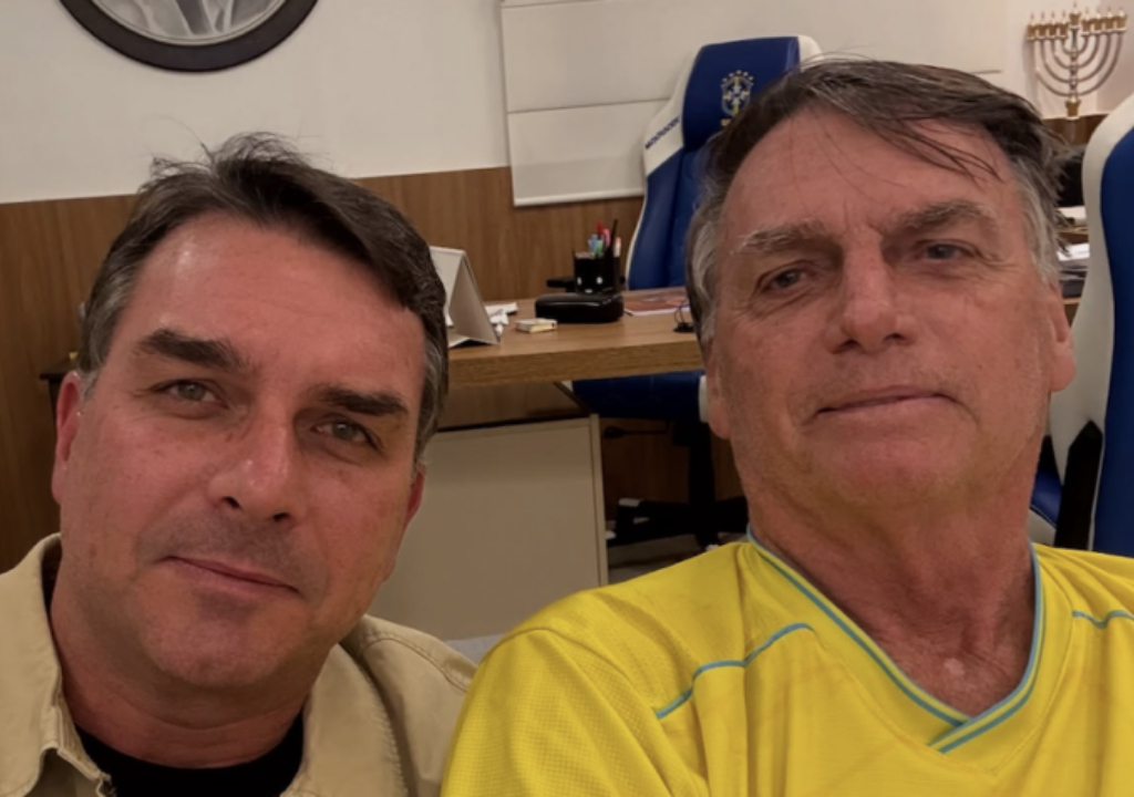 Flávio e Jair Bolsonaro (Foto: Reprodução)