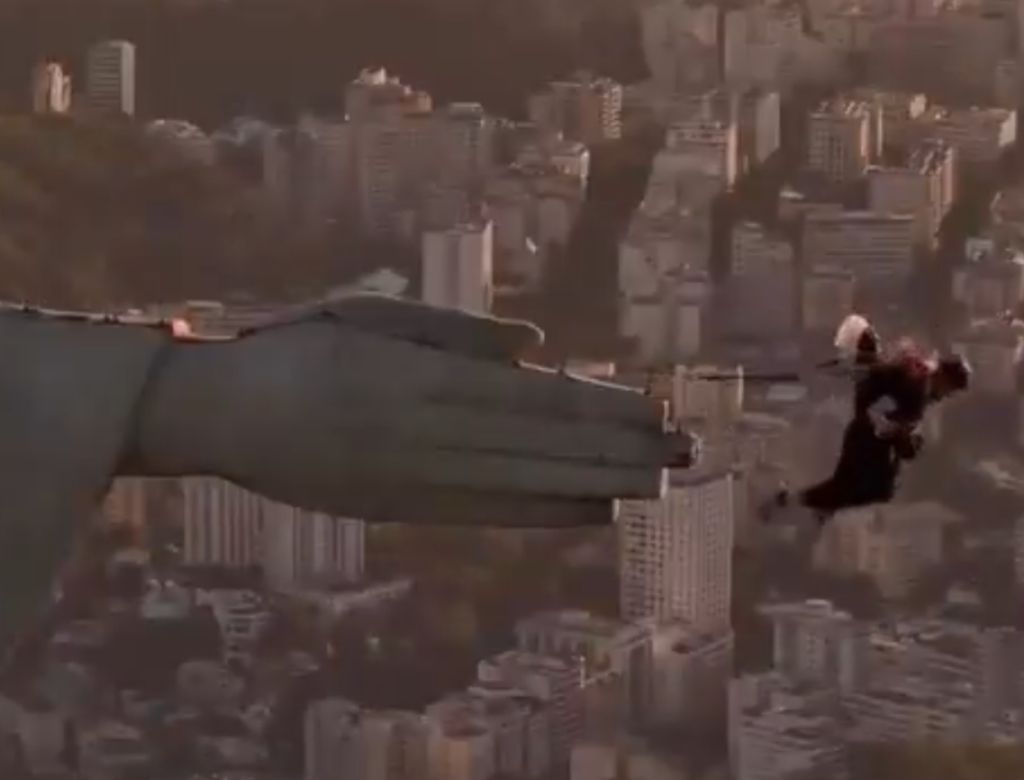 Homem invade Cristo Redentor (Foto: Reprodução X)